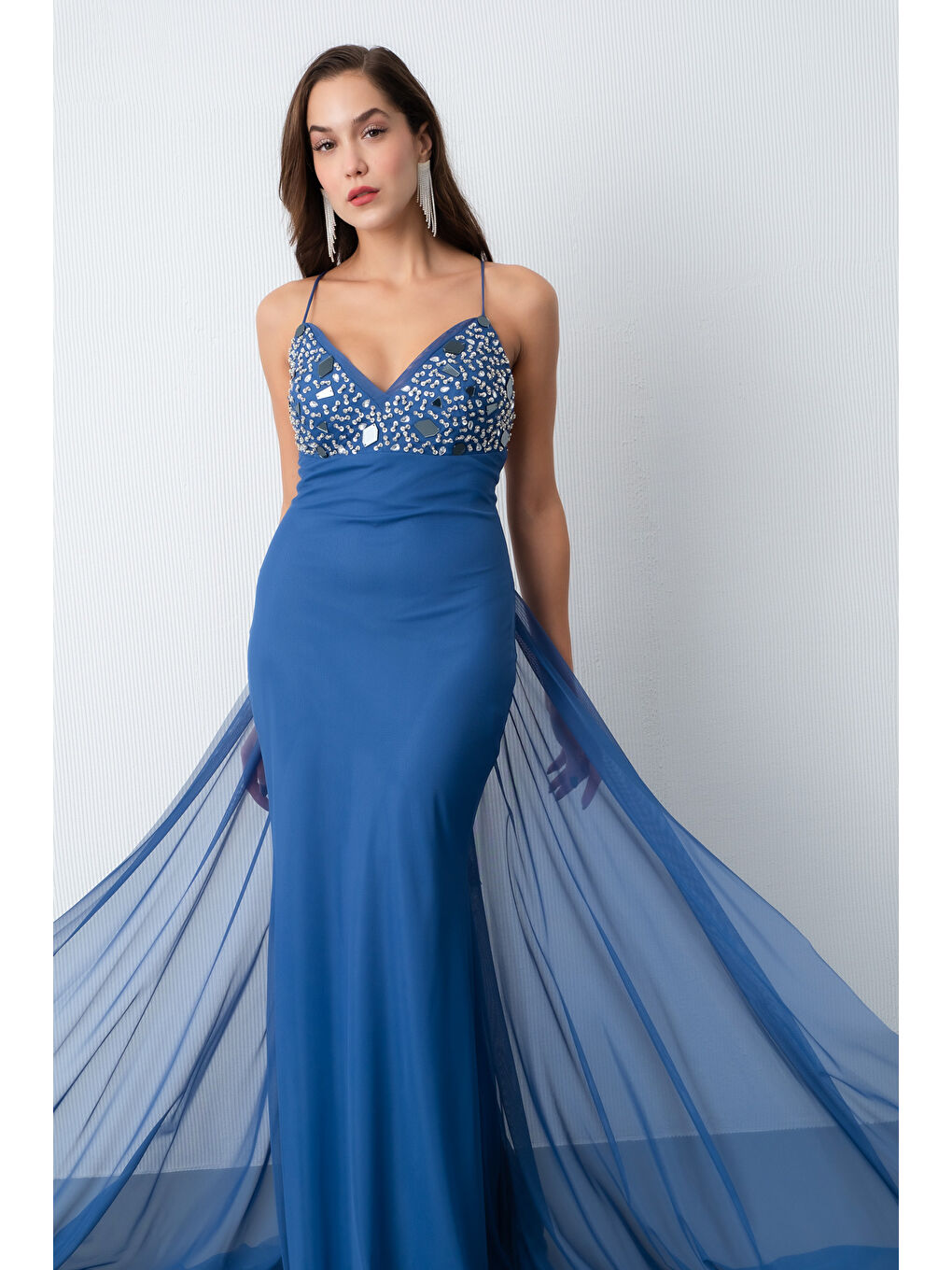 Kadın İndigo Askılı Taş Detaylı Uzun Tül Abiye Elbise-2