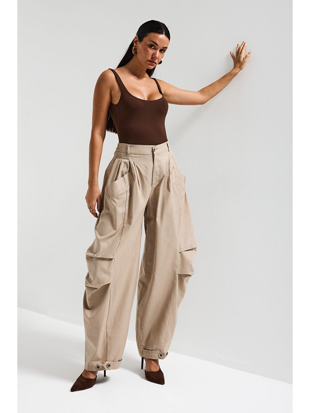 Kadın Taş Bej Renk Balon Fit Bol Kesim Organik Keten Kumaş Tasarım Pantolon-1