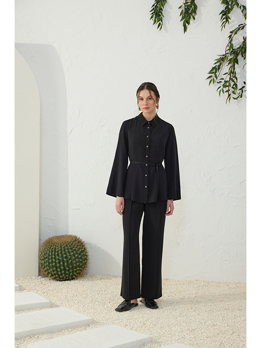 Siyah Ayarlanabilir Toka Detaylı Bluz