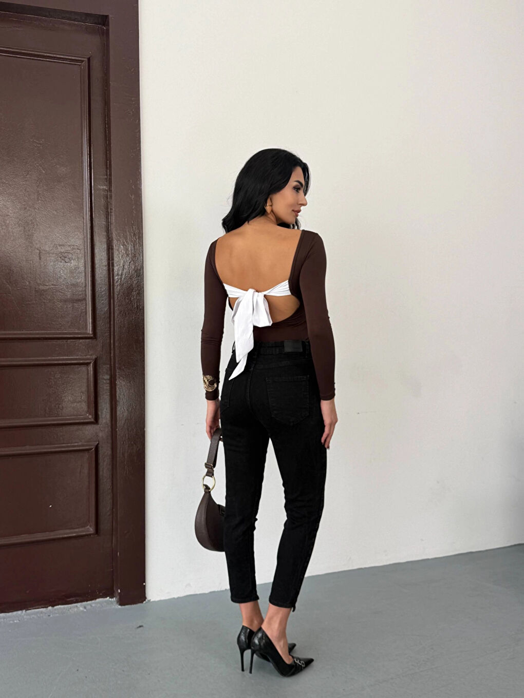 Kadın Kahverengi Sırtı Açık Fiyonk Bağlamalı Uzun Kol Bluz HZL25W-FRY123661-4