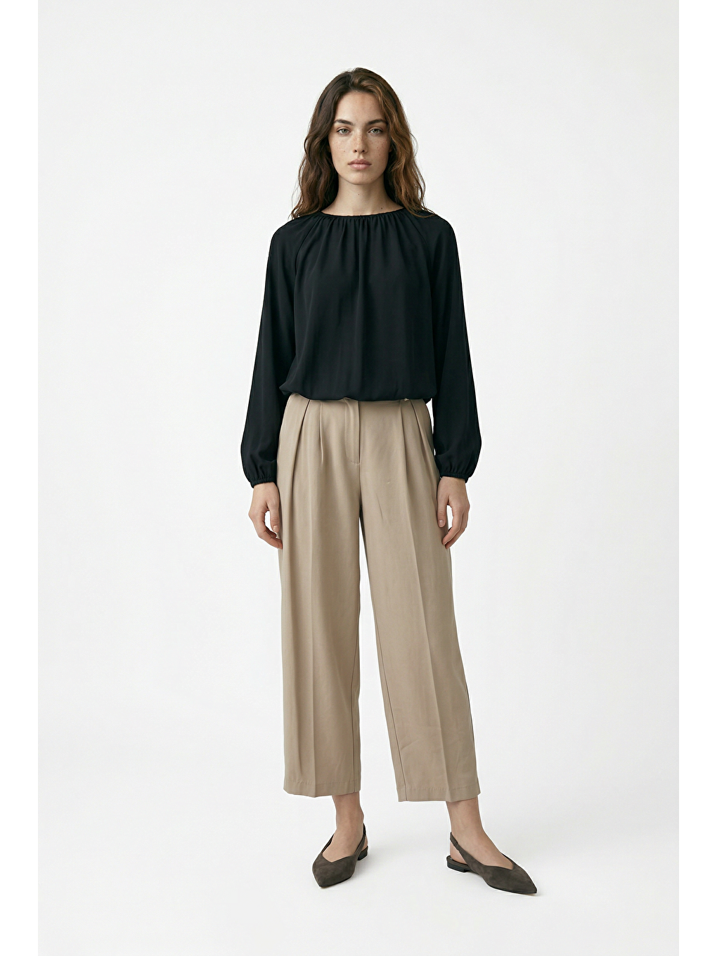 Siyah-Yakası Büzgülü Bluz