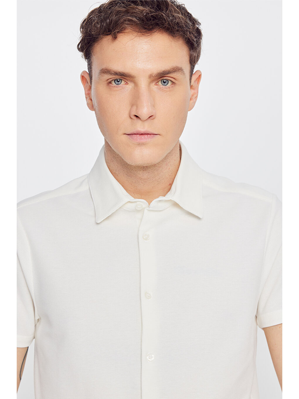 Erkek Ekru Pamuklu Slim Fit Dar Kesim Gömlek Yaka Jakarlı Esnek Tişört-3