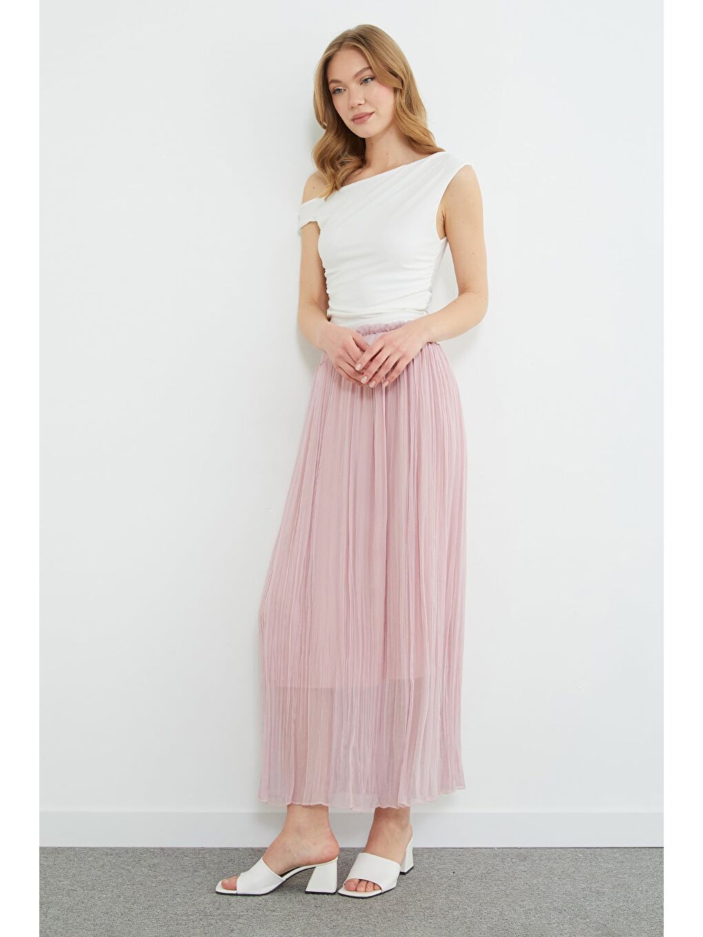 Pembe Beli Lastikli Pileli Uzun Şifon Etek-3