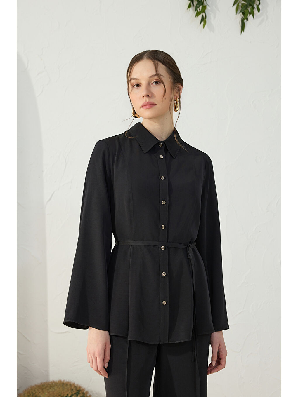 Siyah Ayarlanabilir Toka Detaylı Bluz-1