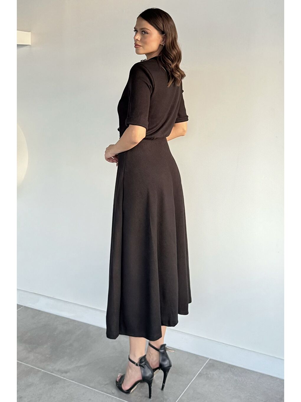 Siyah Kadın Fular Aksesuarlı Elastanlı Yırtmaç Detaylı Elbise-3