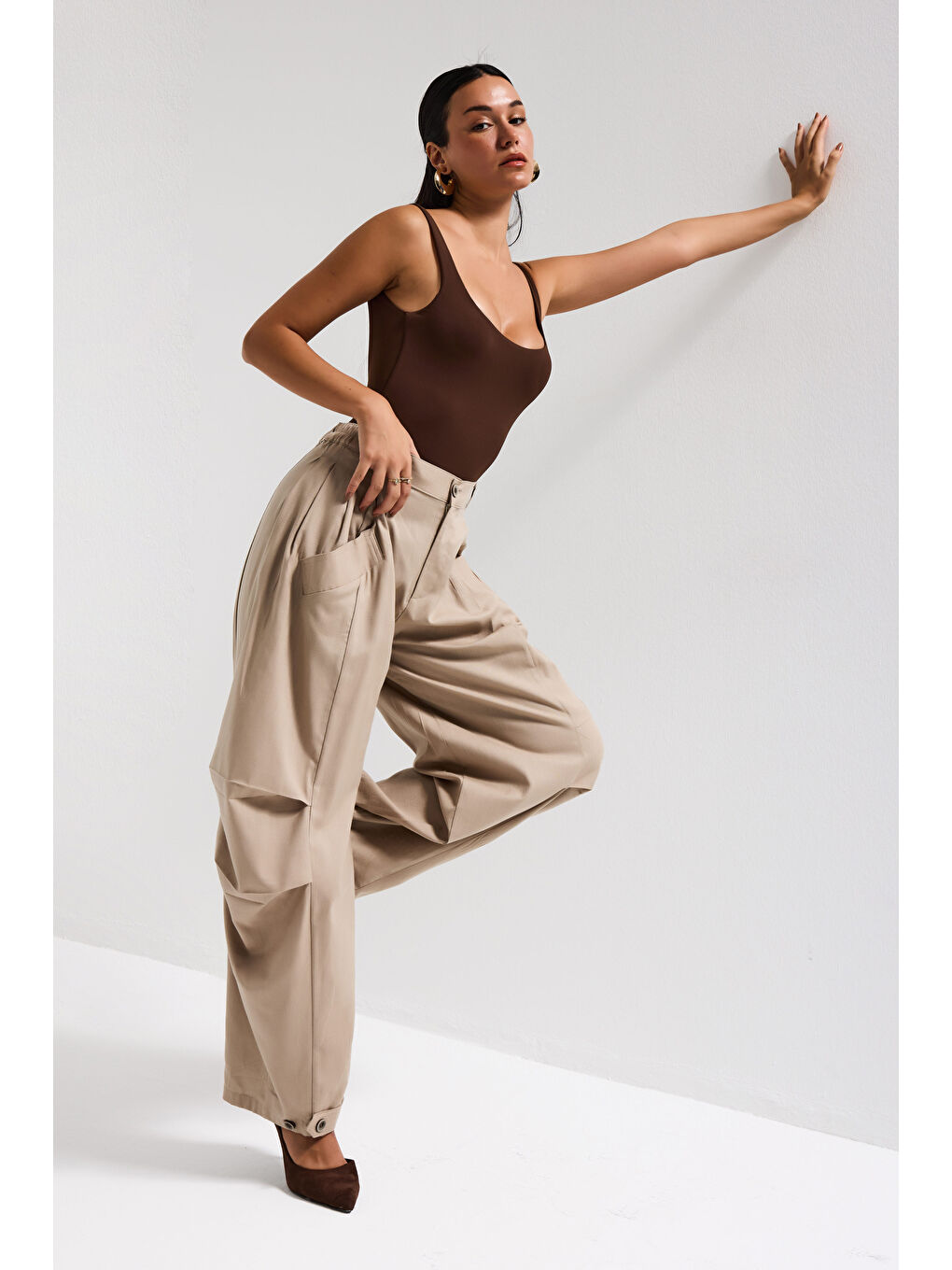 Kadın Taş Bej Renk Balon Fit Bol Kesim Organik Keten Kumaş Tasarım Pantolon-3