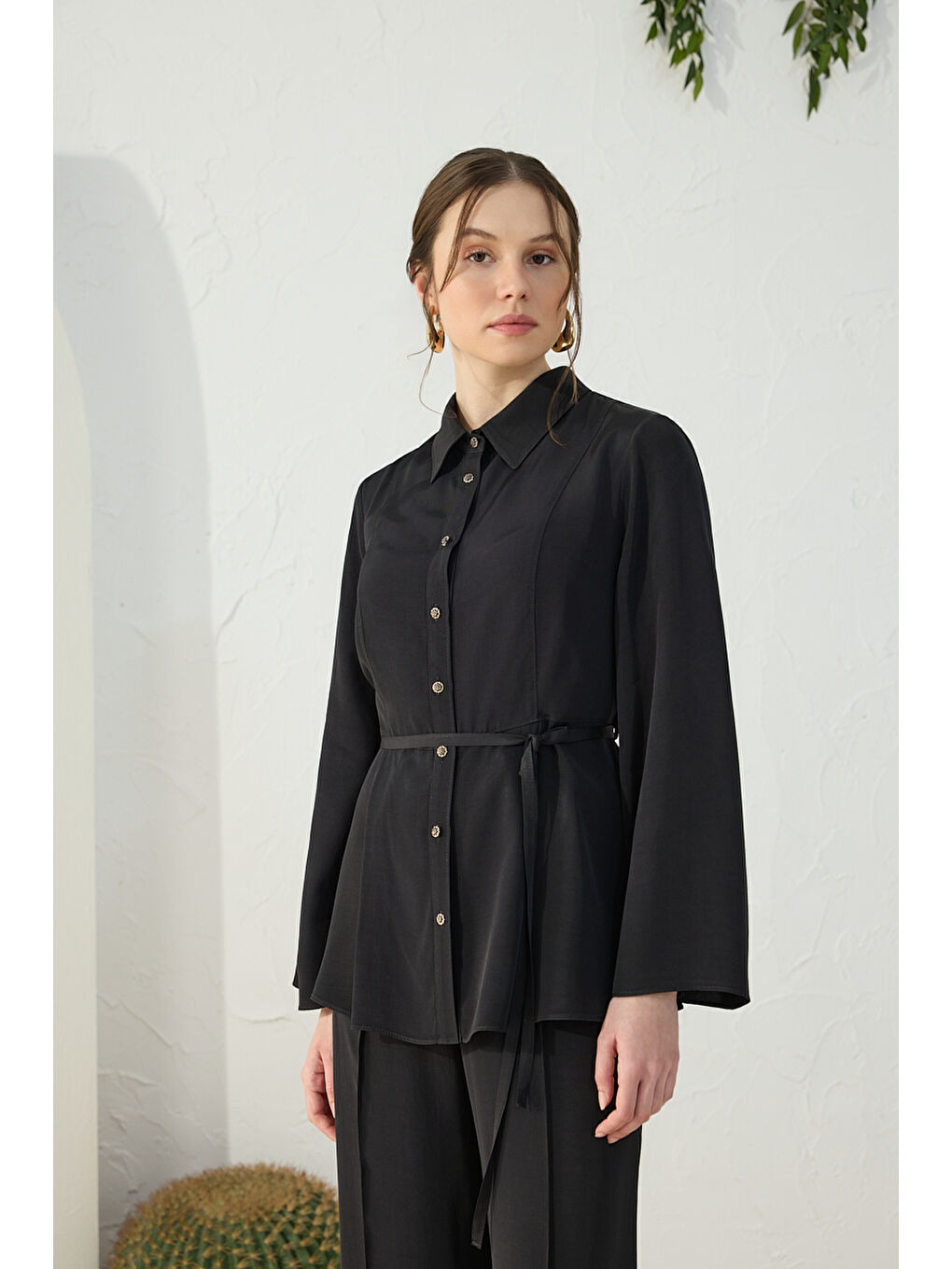 Siyah Ayarlanabilir Toka Detaylı Bluz-2