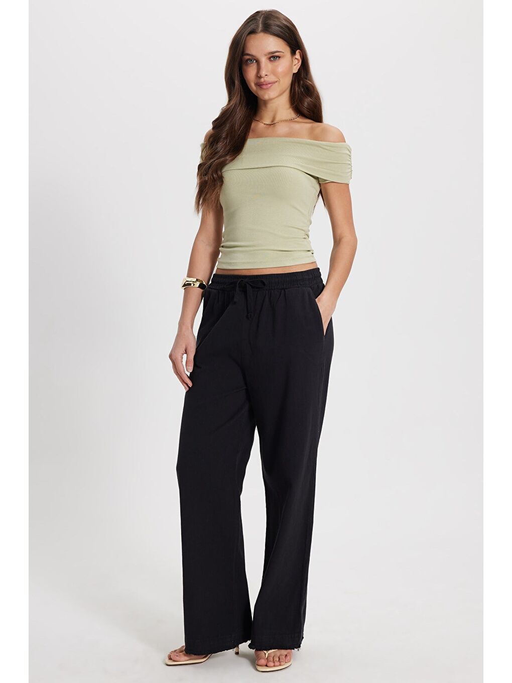 Kadın Slim Fit Dar Kesim Pamuklu Kayık Yaka Kısa Kollu Elastanlı Yeşil Bluz-1