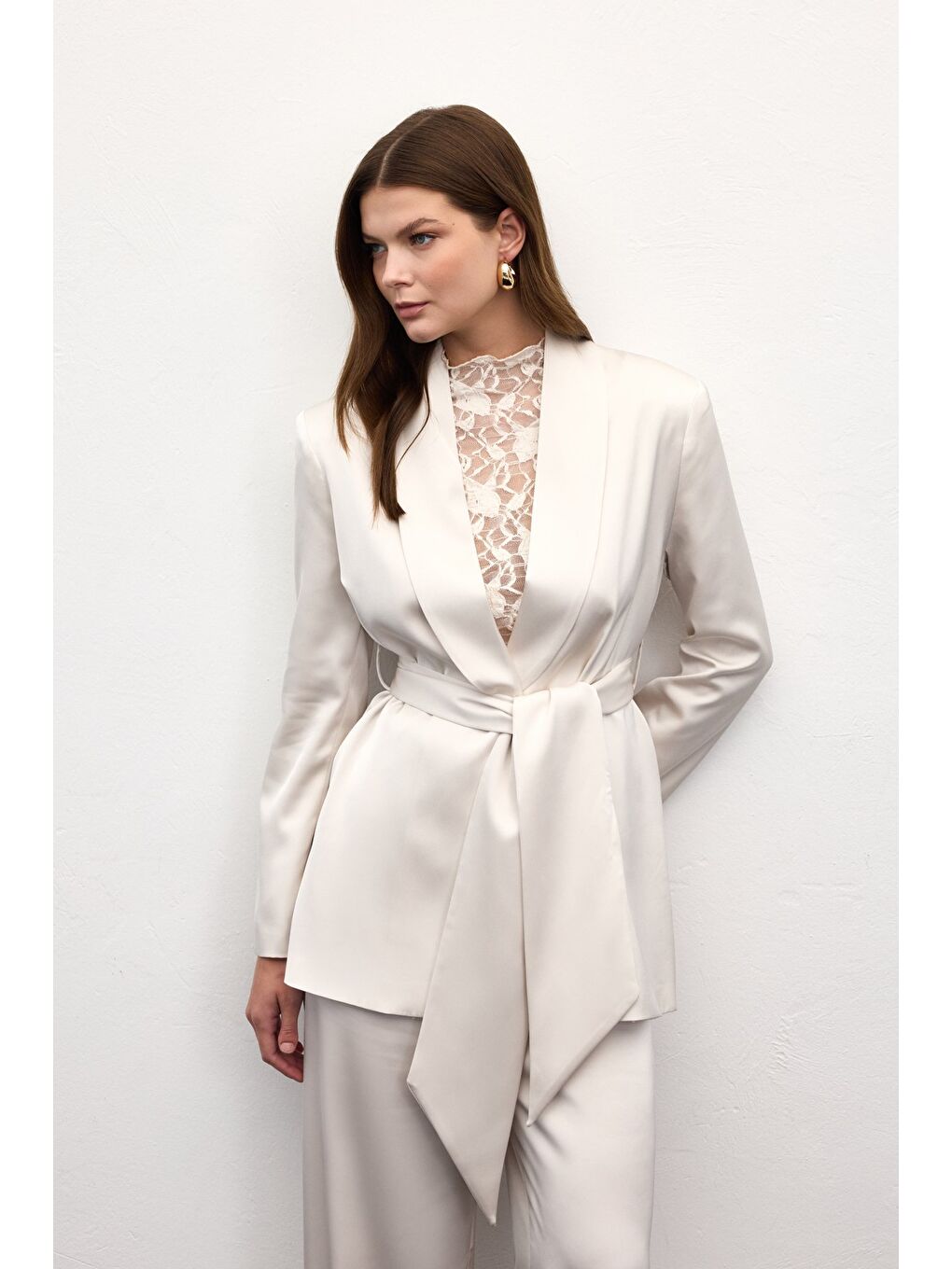 Bej Kuşaklı Saten Ceket - Taş-1