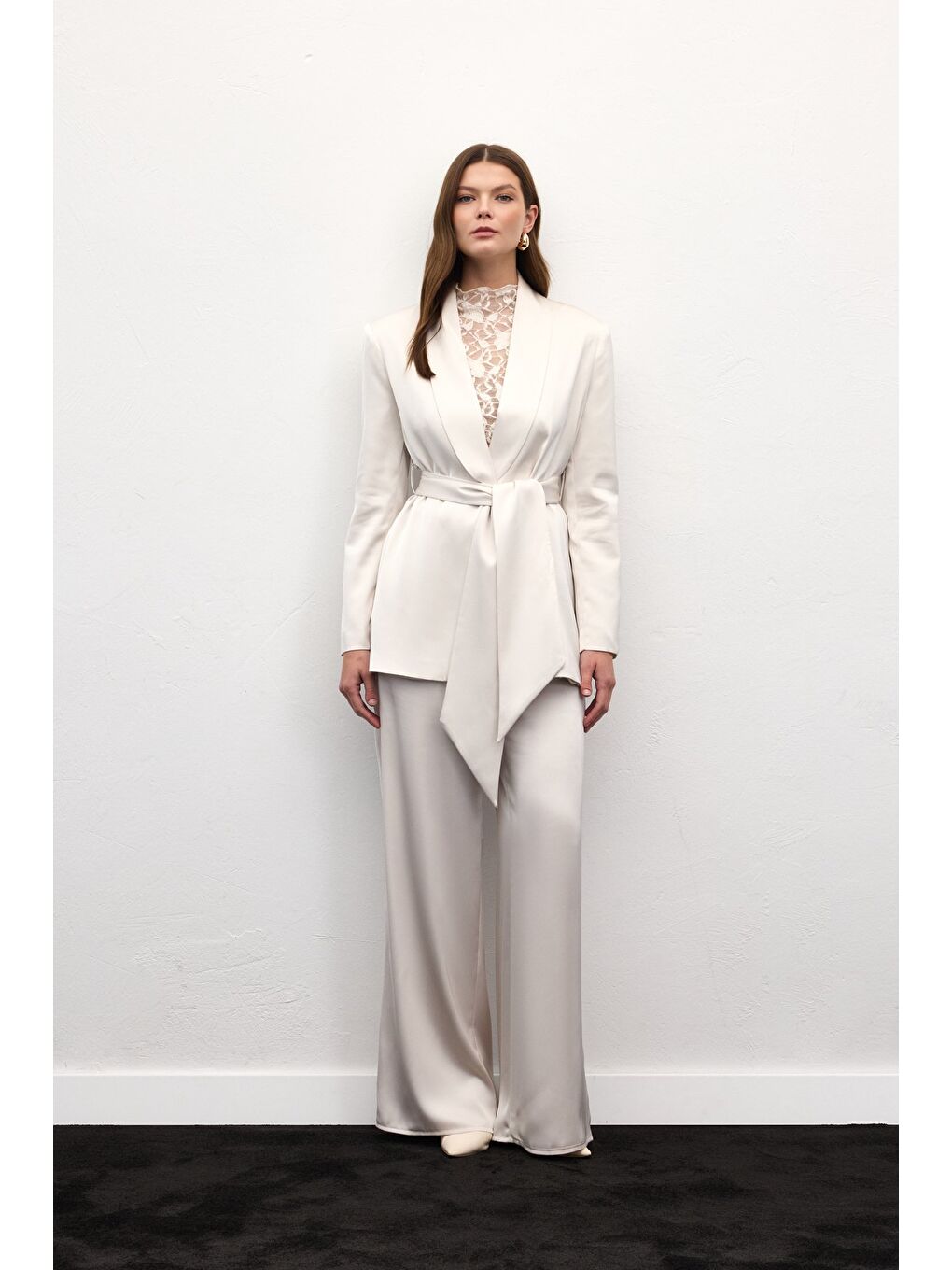 Bej Kuşaklı Saten Ceket - Taş-2