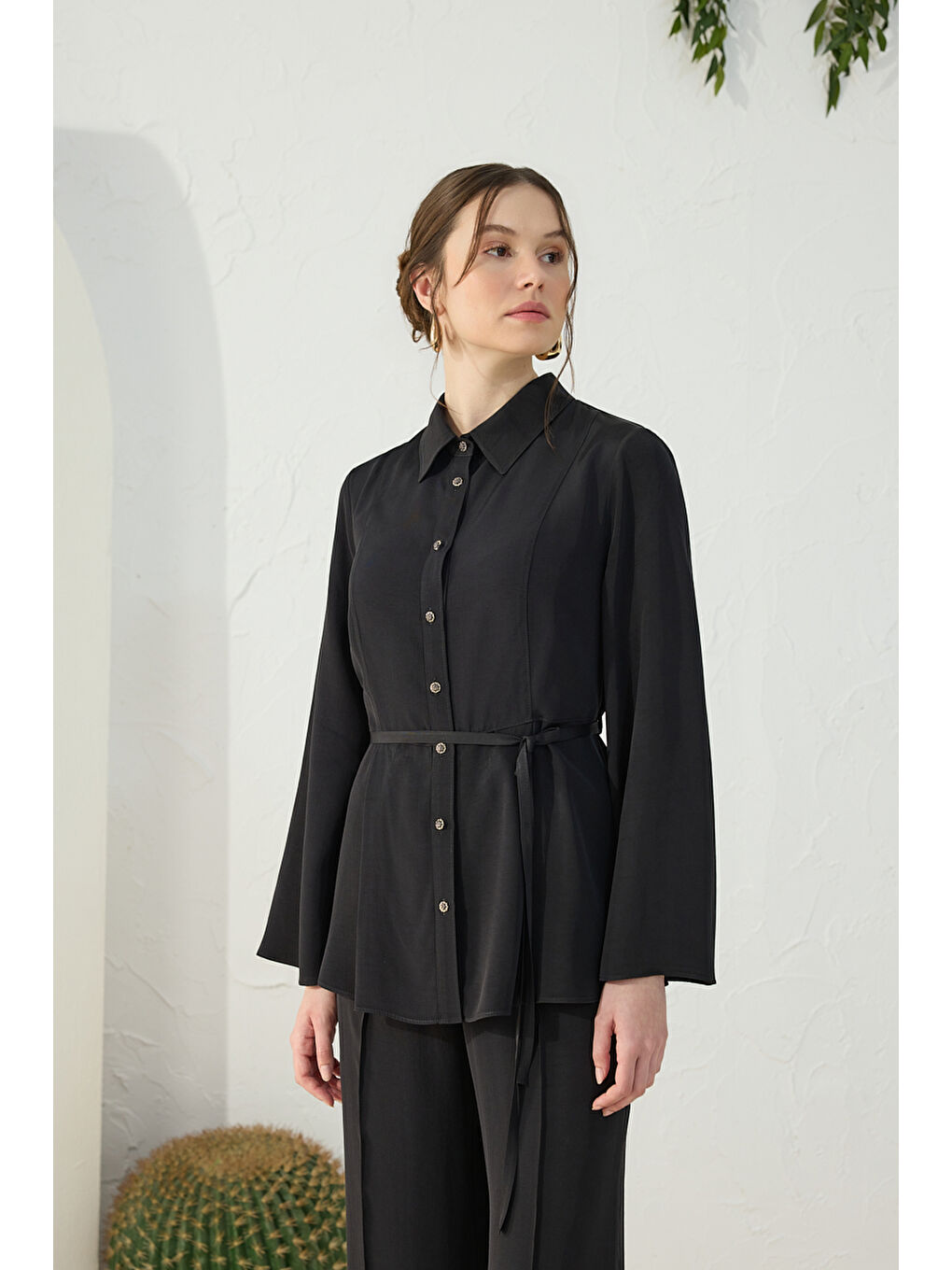 Siyah Ayarlanabilir Toka Detaylı Bluz-3