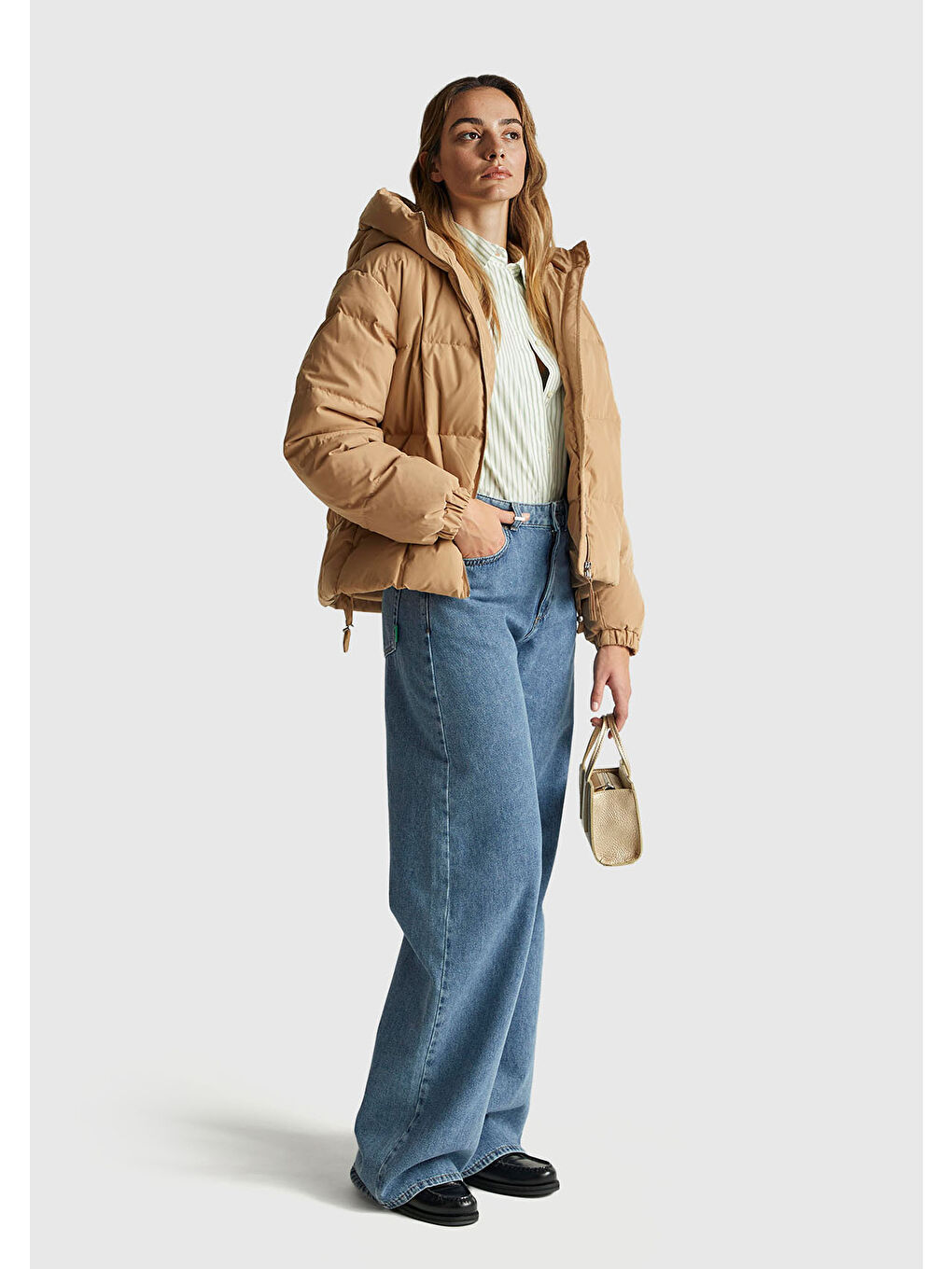 Kadın Açık Kahverengi Kuş Tüyü Kapüşonlu Fermuarlı Kolu Lastikli Şişme Mont-4