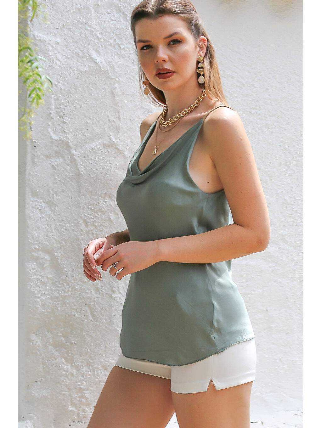 İtalyan Haki Degaje Yaka Askılı Dokuma Casual İpek Bluz