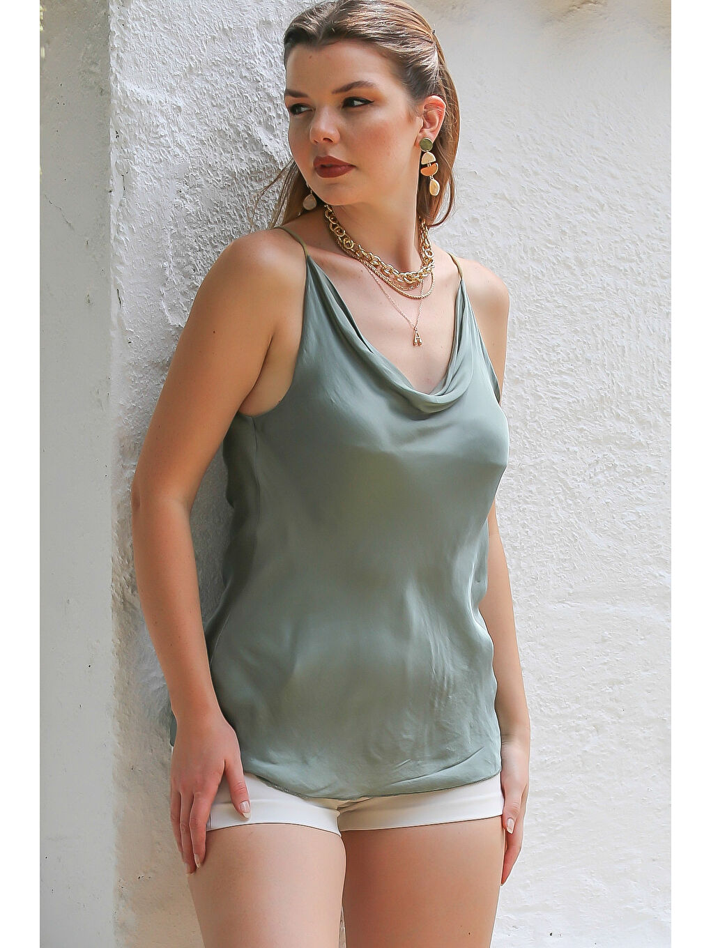 İtalyan Haki Degaje Yaka Askılı Dokuma Casual İpek Bluz-3