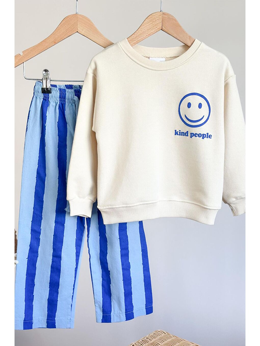 Beyaz Erkek Çocuk Baskılı 3 İplik Kumaş Kanvas Pantolonlu Pamuklu Alt Üst Takım-2