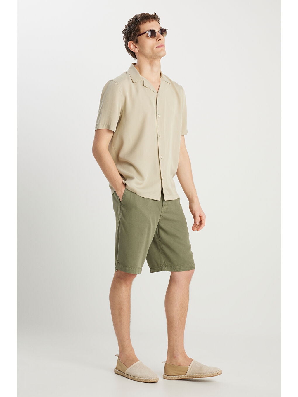 Regular Fit Normal Kesim Yumuşak Dokulu Haki Şort-1