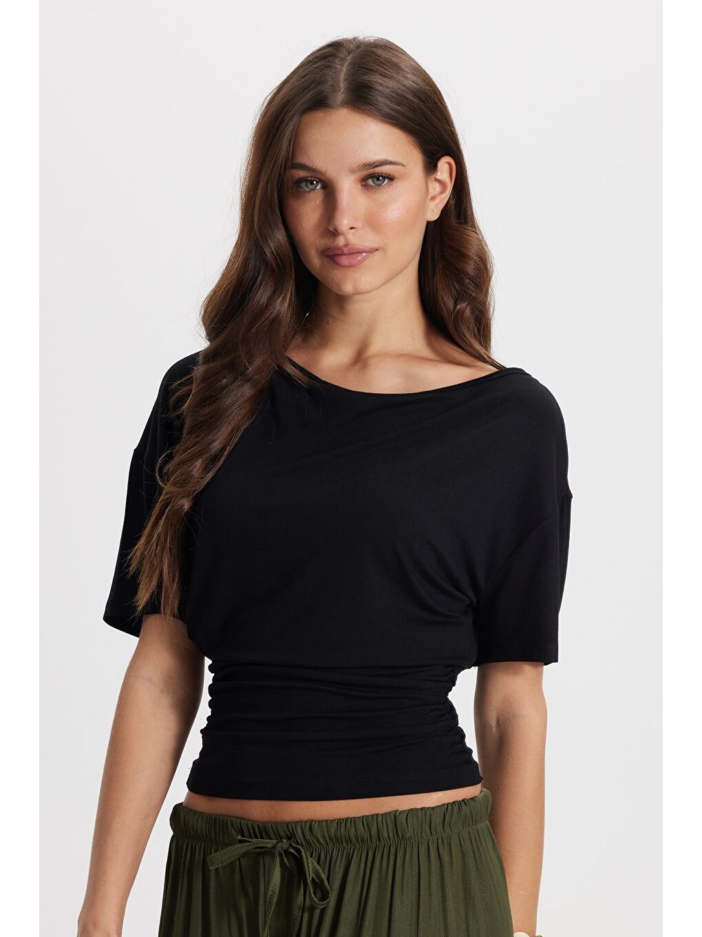 Kadın Regular Fit Klasik Kesim Kısa Kollu Beli Büzgülü Siyah Bluz