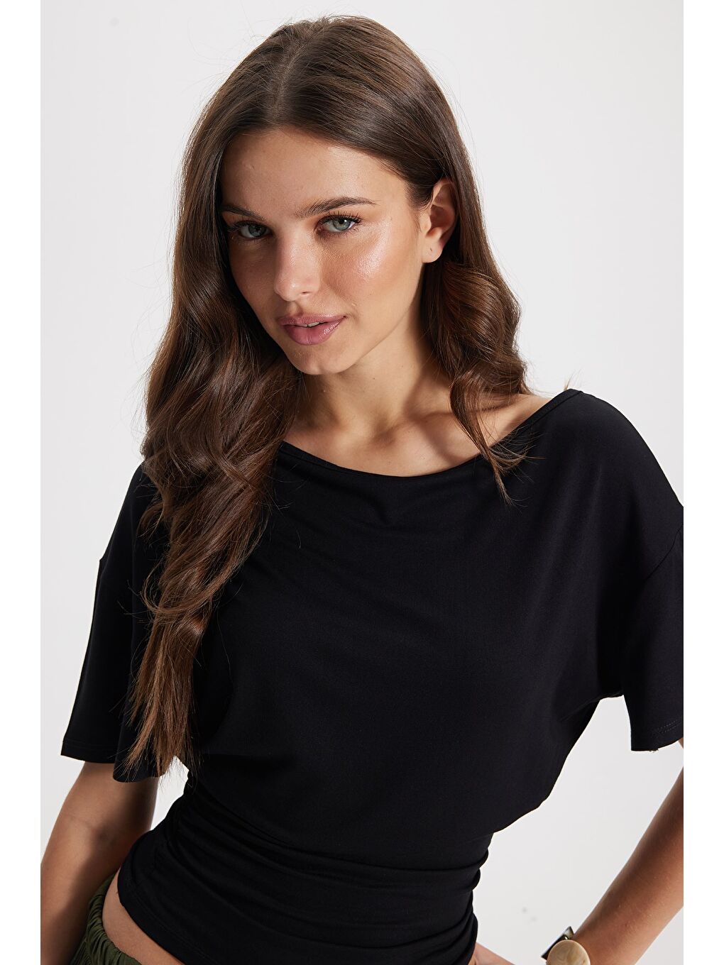 Kadın Regular Fit Klasik Kesim Kısa Kollu Beli Büzgülü Siyah Bluz-2