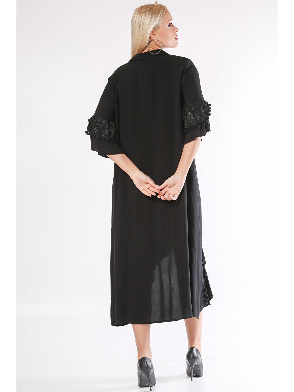 Siyah Gömlek Yaka 3/4 Kol Düğmeli Kol Ve Etek Ucu Fırfırlı Geniş Kesim Dokuma Elbise-1