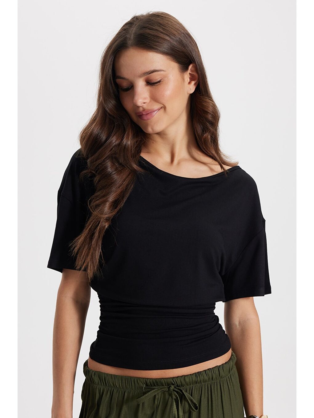 Kadın Regular Fit Klasik Kesim Kısa Kollu Beli Büzgülü Siyah Bluz-6