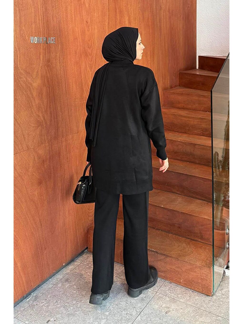 Çiçek Aksesuarlı Triko Takım Siyah-3