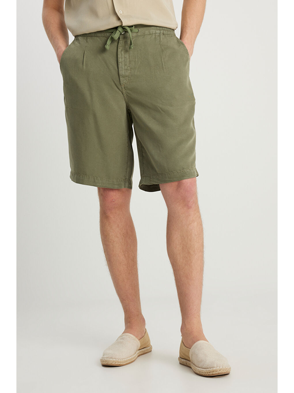 Regular Fit Normal Kesim Yumuşak Dokulu Haki Şort-2