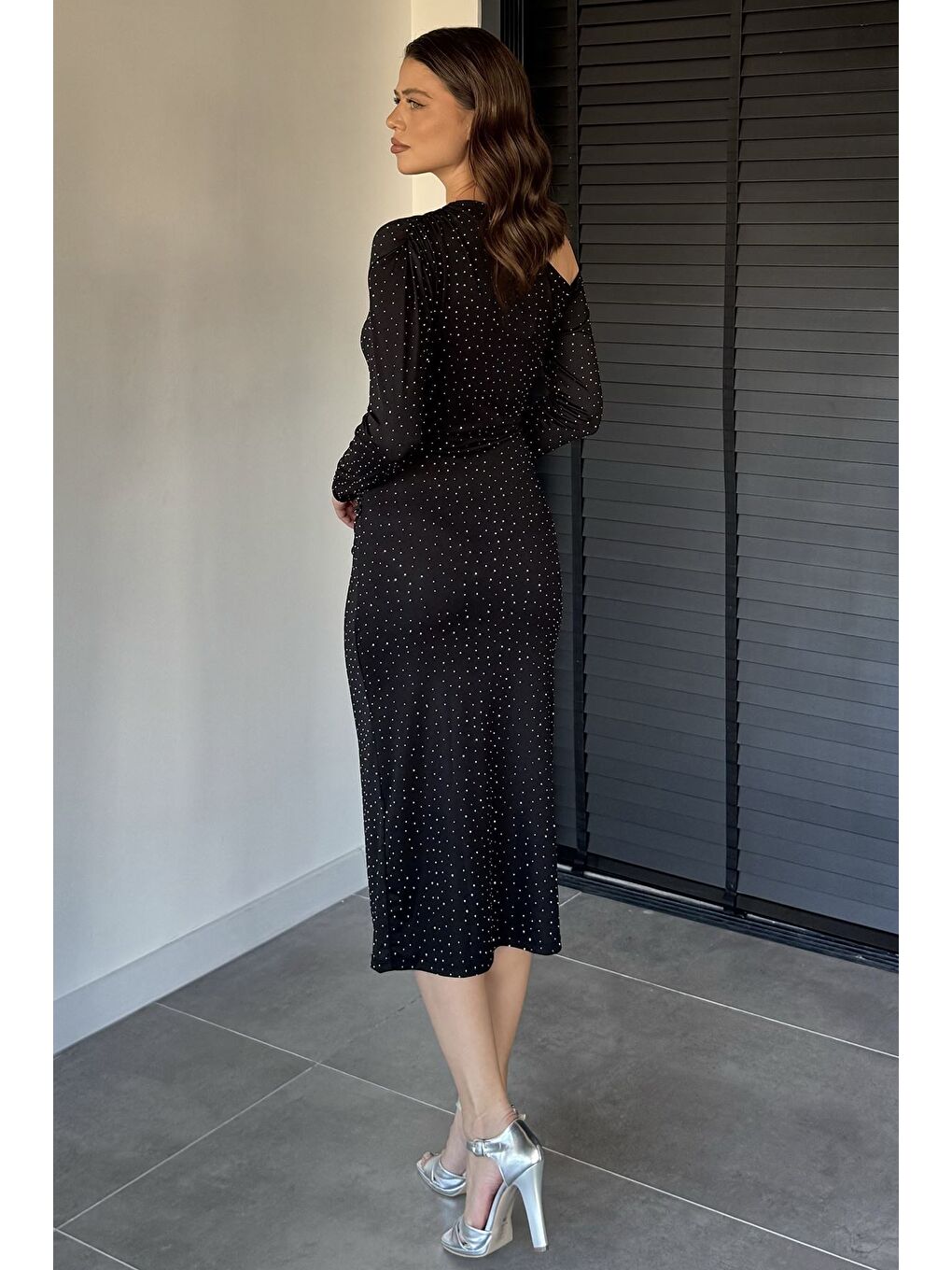 Siyah Tek Omuz Detaylı Taşlı Elbise-4