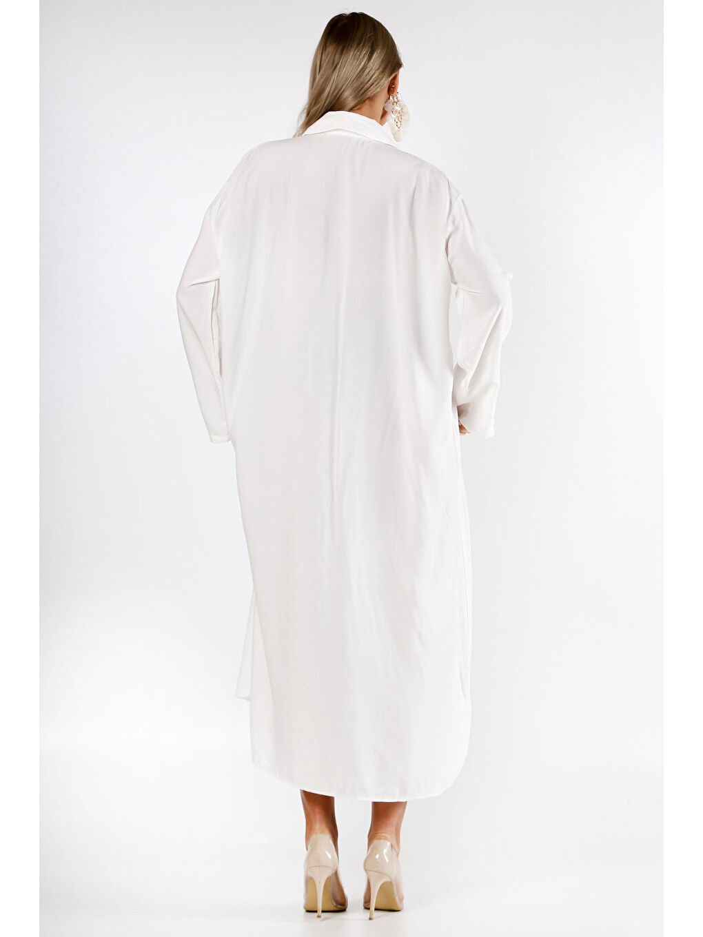 Beyaz Gömlek Yaka Uzun Kol Düğmeli Aplikeli Nakışlı Geniş Kesim Dokuma Elbise-1