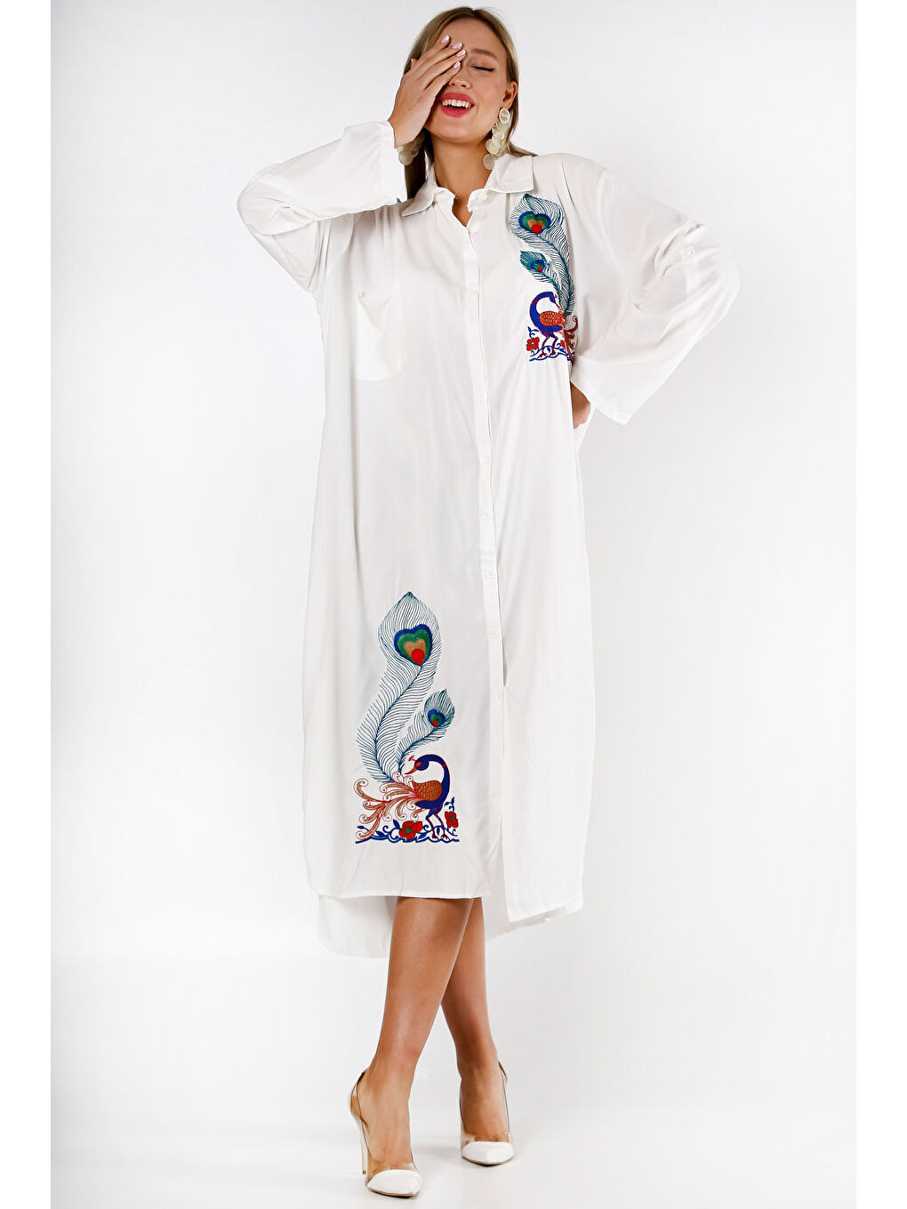Beyaz Gömlek Yaka Uzun Kol Düğmeli Aplikeli Nakışlı Geniş Kesim Dokuma Elbise-3