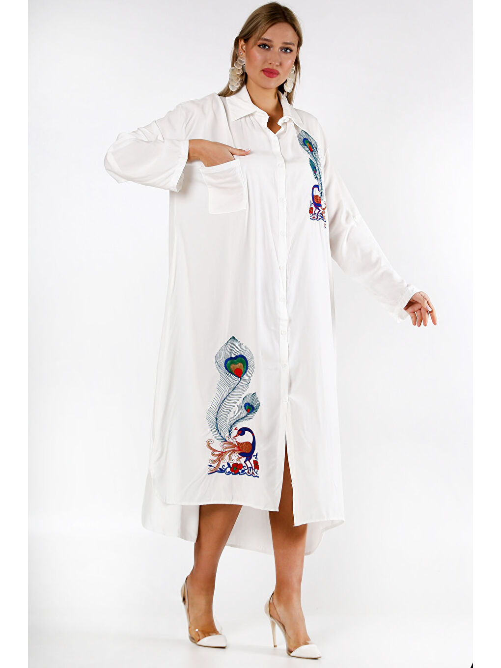Beyaz Gömlek Yaka Uzun Kol Düğmeli Aplikeli Nakışlı Geniş Kesim Dokuma Elbise-5