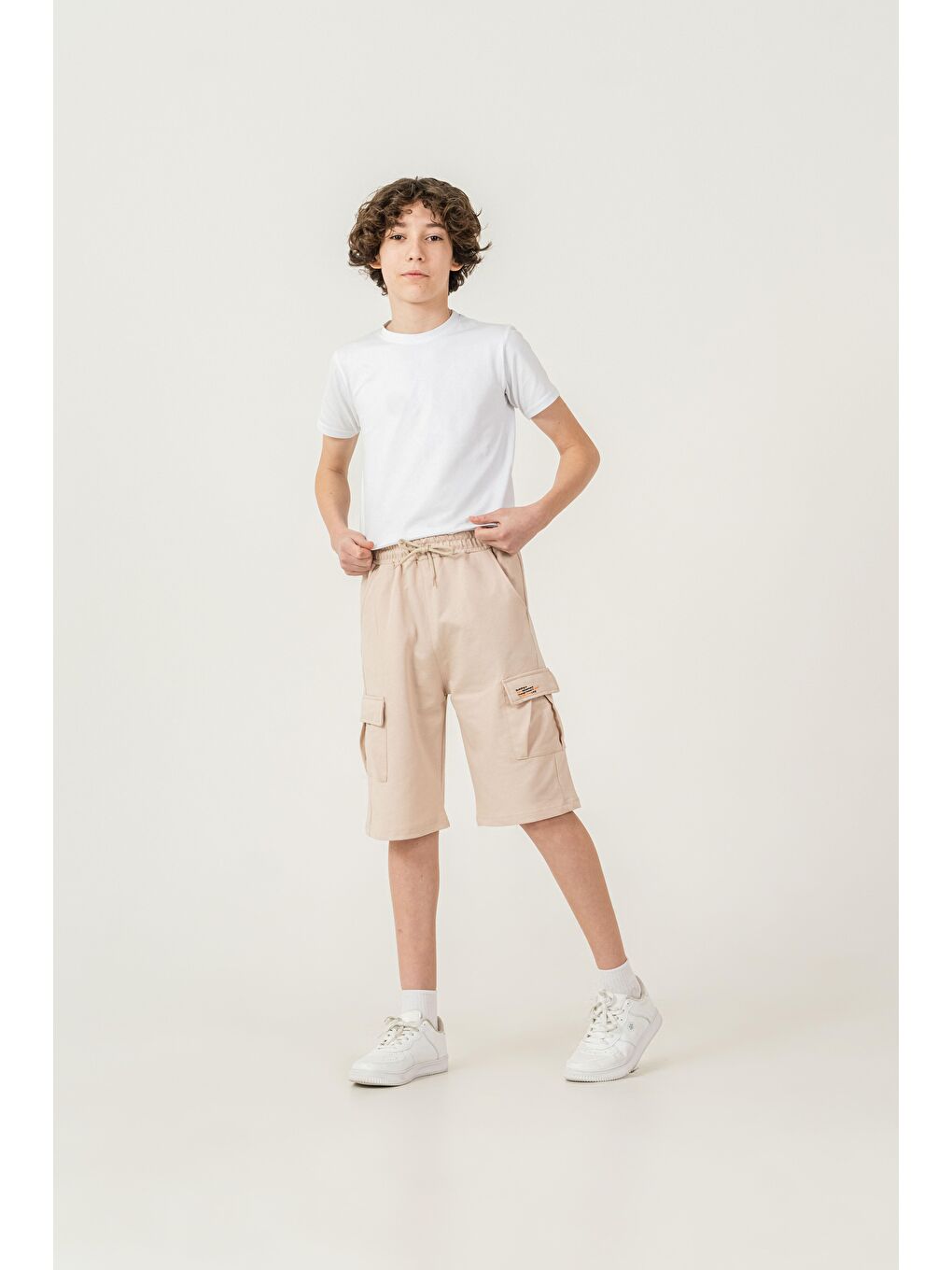 Bej Çift Kargo Cepli Sol Cep Kapağı Baskılı Erkek Çocuk Şort-1