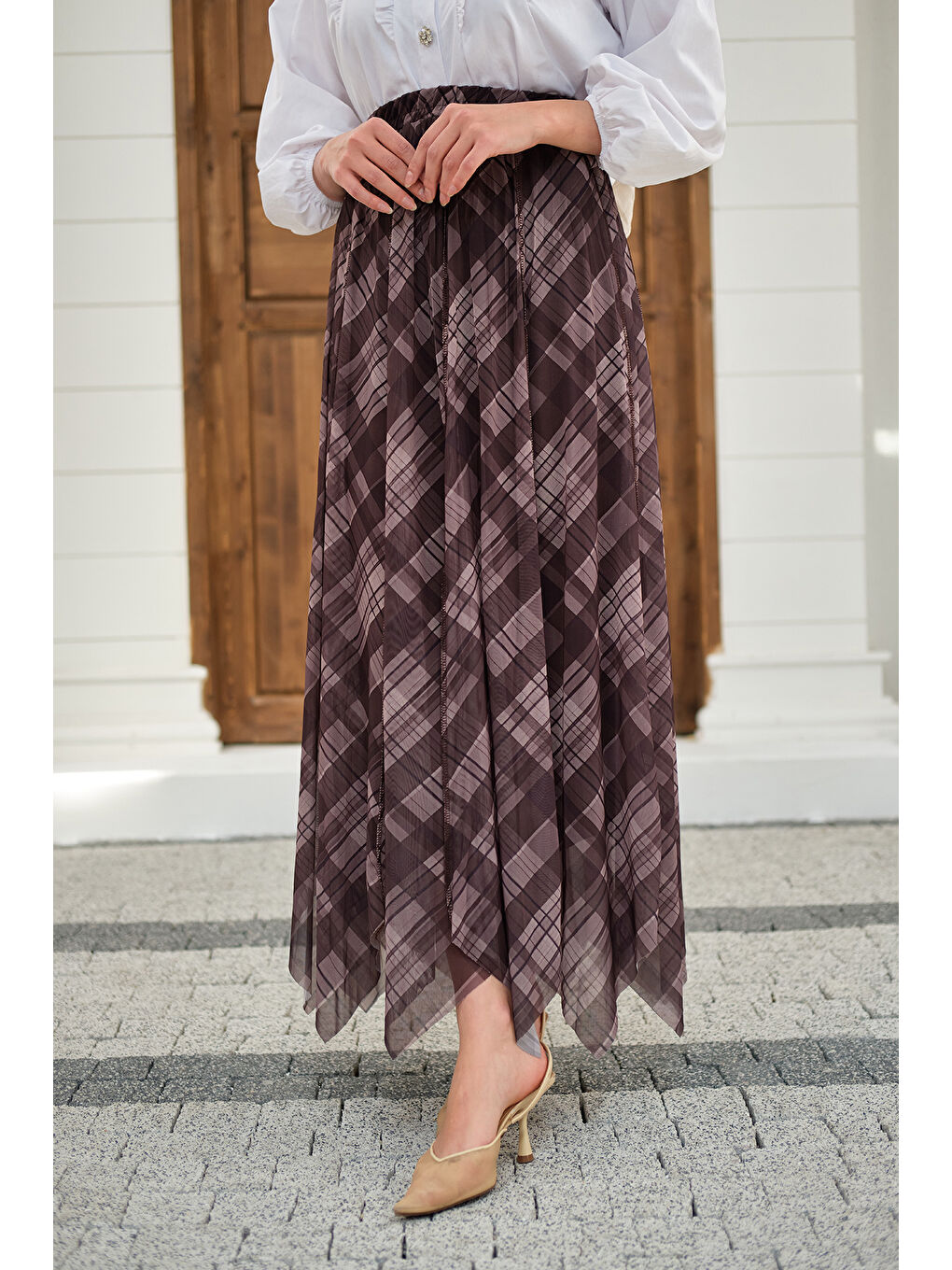 Bej Kadın Ekose Desen Dikiş İzli Yandan Bağcık Detaylı Şifon Etek Vizon