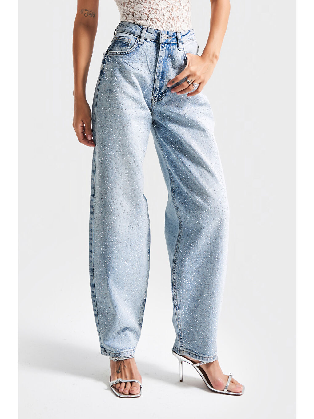 Mavi Kadın Ice Jean Rengi T-4w5-3 Skater Fit Önü Parlak Taşlı İç Boy 77cm Özel Tasarım Denim Jean