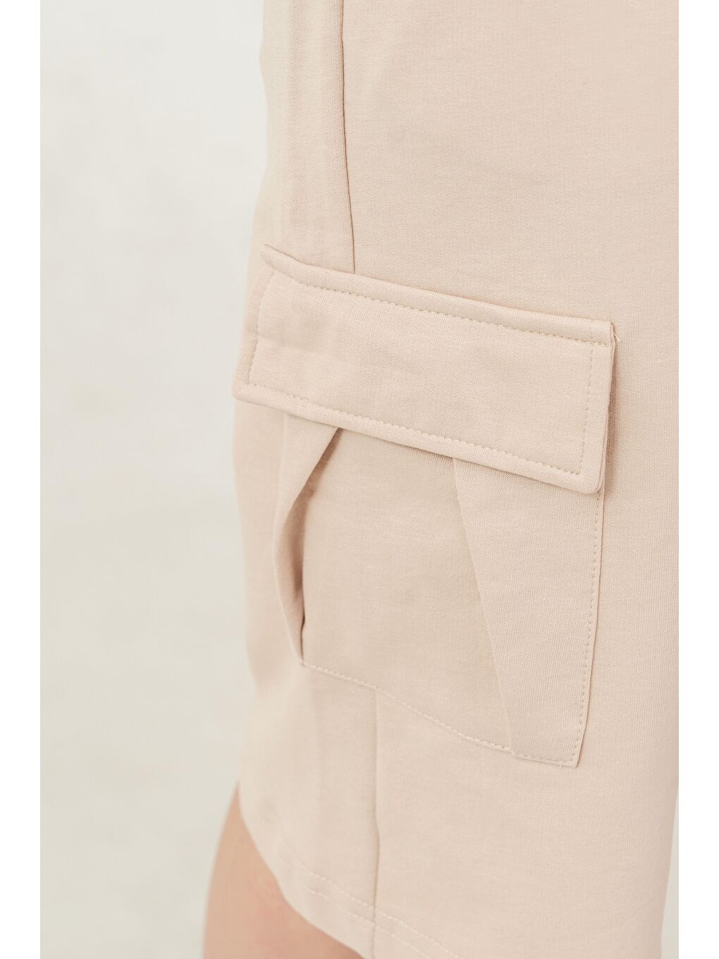 Bej Çift Kargo Cepli Sol Cep Kapağı Baskılı Erkek Çocuk Şort-2