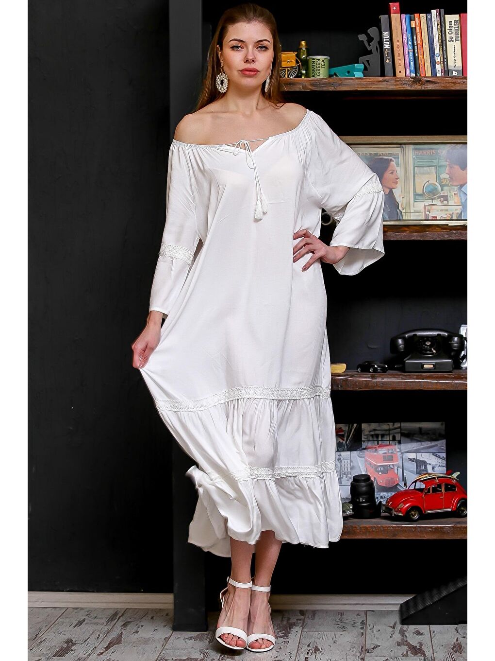 Kadın Beyaz Carmen Yaka Omuzları Lastikli Bağlamalı Kopenakili Uzun Elbise M10160000EL95589