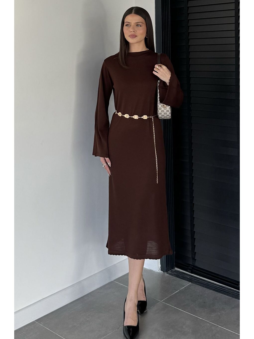 Kahverengi Bisiklet Yaka Metal Kemerli Triko Elbise