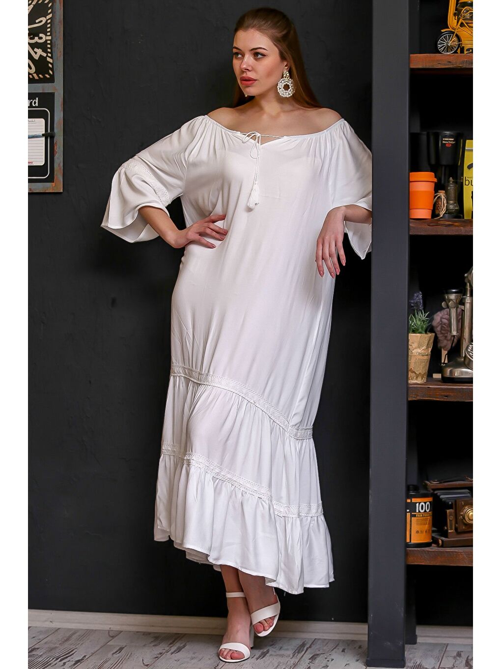Kadın Beyaz Carmen Yaka Omuzları Lastikli Bağlamalı Kopenakili Uzun Elbise M10160000EL95589-2