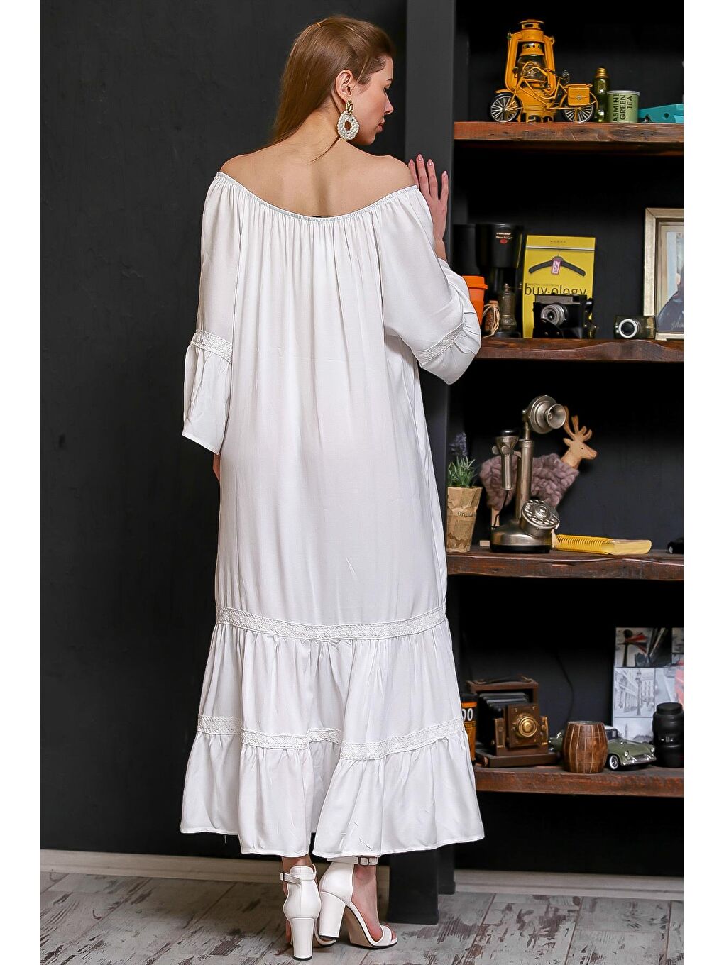Kadın Beyaz Carmen Yaka Omuzları Lastikli Bağlamalı Kopenakili Uzun Elbise M10160000EL95589-4