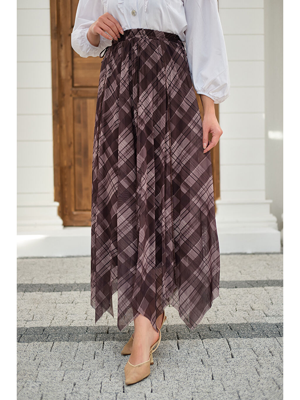 Bej Kadın Ekose Desen Dikiş İzli Yandan Bağcık Detaylı Şifon Etek Vizon-3