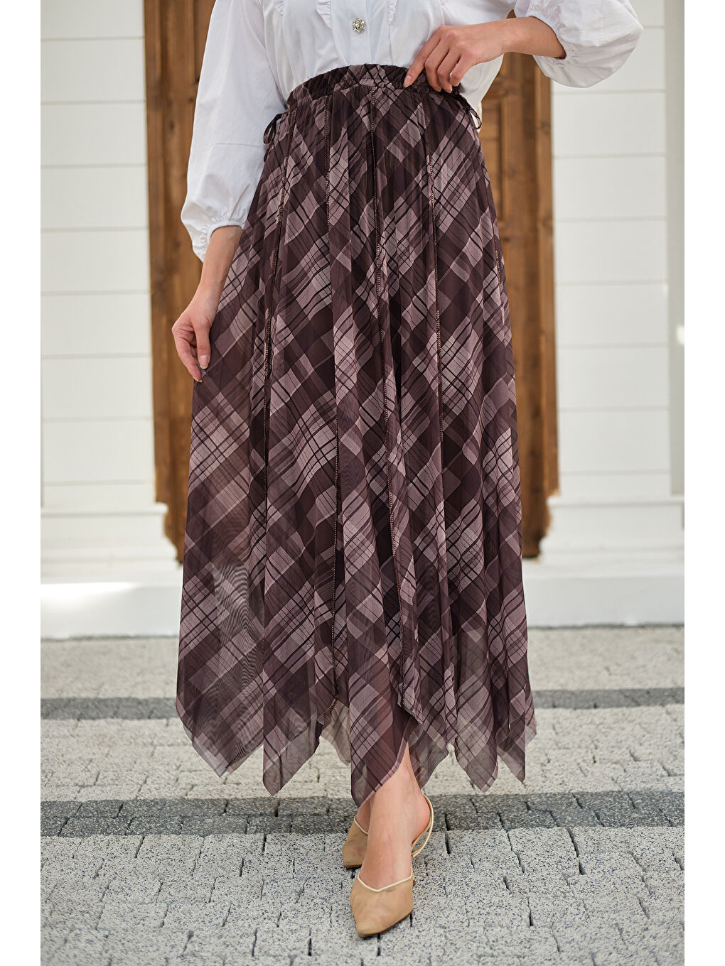 Bej Kadın Ekose Desen Dikiş İzli Yandan Bağcık Detaylı Şifon Etek Vizon-4