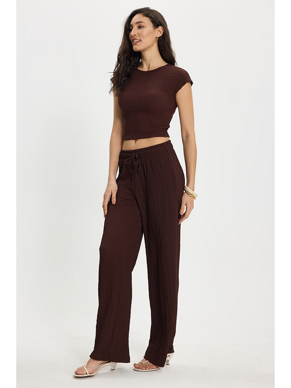 Kadın Slim Fit Dar Kesim Bisiklet Yaka Kolsuz Dokulu Kahverengi Bürümcük Bluz-7