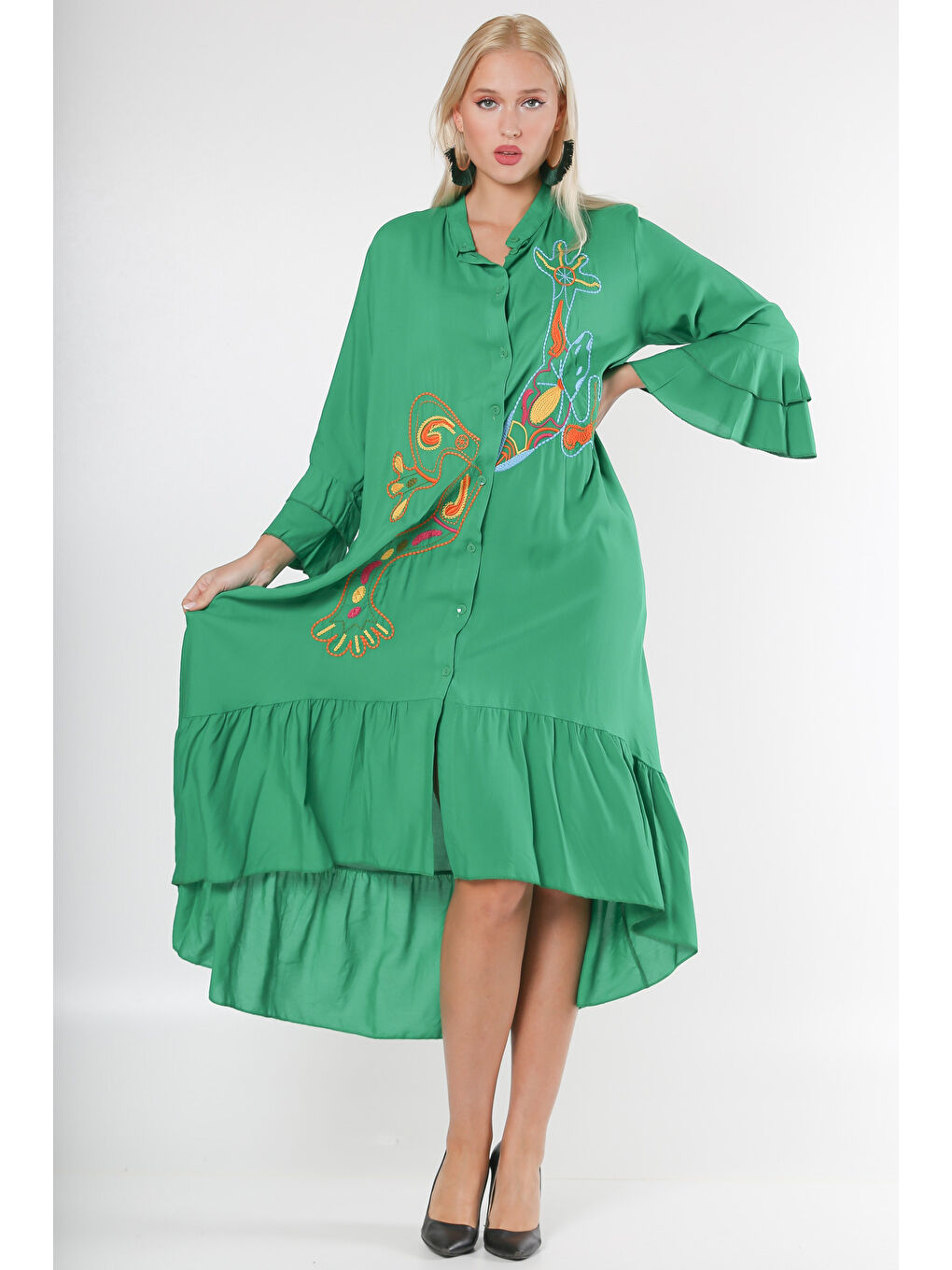 Yeşil Dik Yaka Fırfırlı Kol Düğmeli Kol Ve Etek Ucu Fırfırlı Nakışlı Oversize Dokuma Elbise