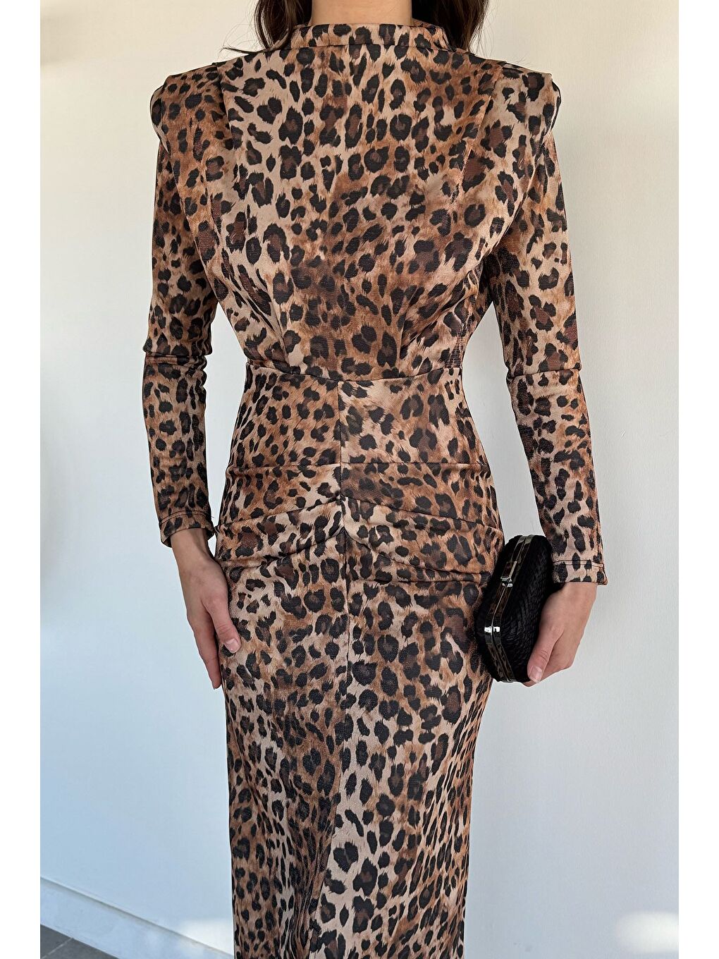 Kahverengi Omuz Vatkalı Yırtmaçlı Uzun Elbise-3