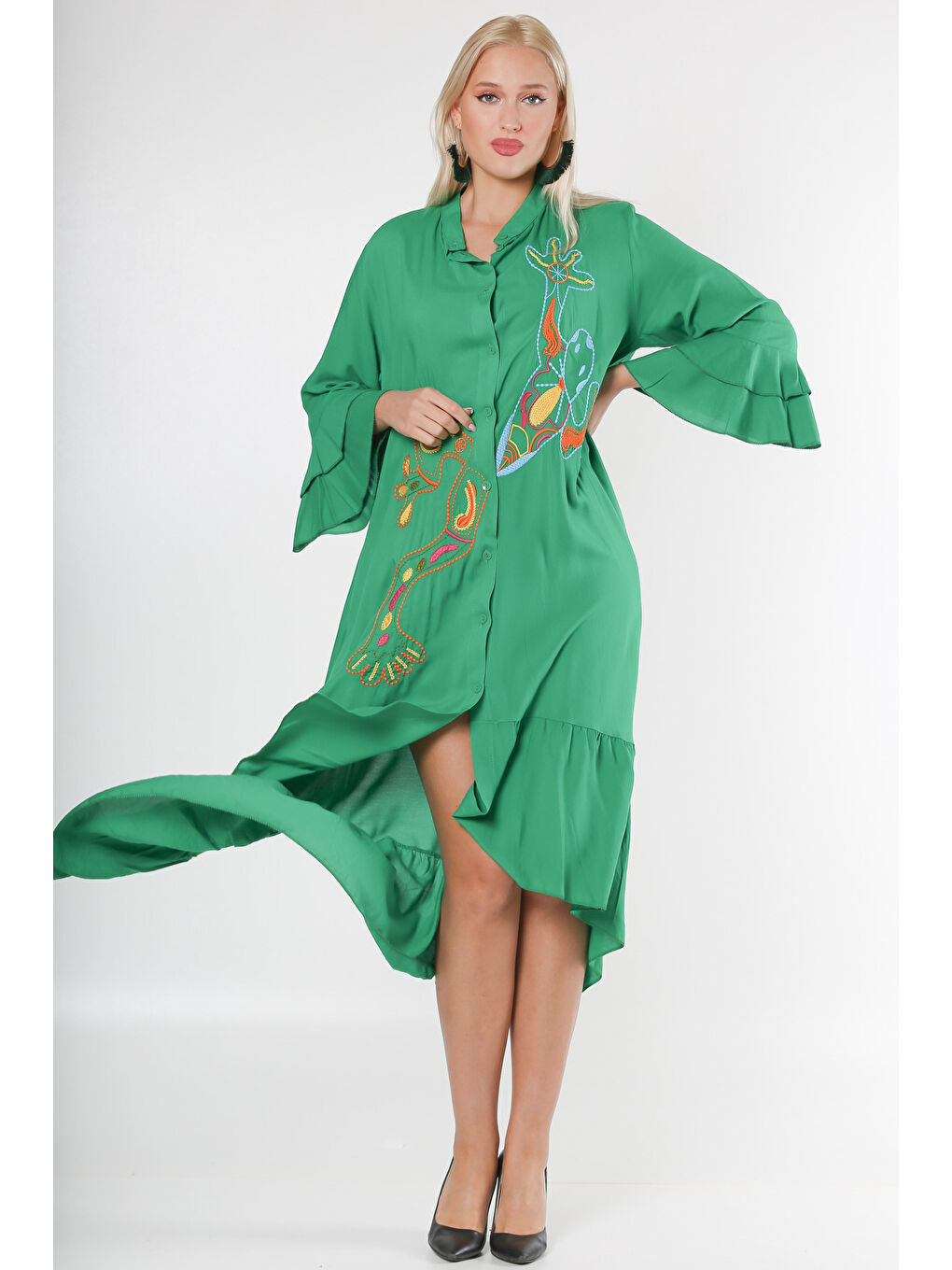 Yeşil Dik Yaka Fırfırlı Kol Düğmeli Kol Ve Etek Ucu Fırfırlı Nakışlı Oversize Dokuma Elbise-2