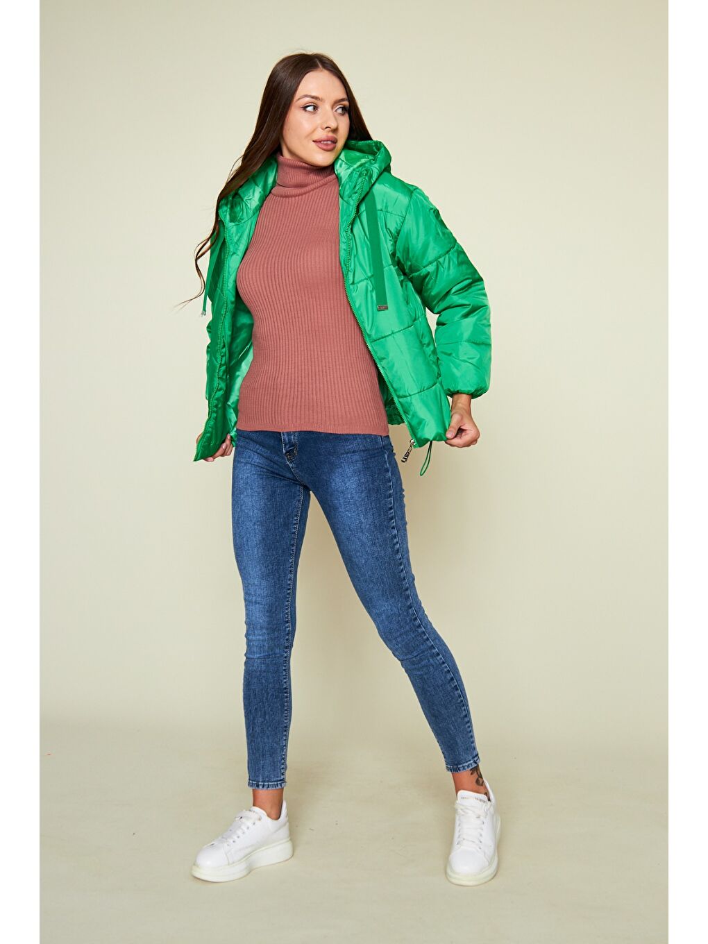 Yeşil Kadın Kışlık Cepli Basic Kapüşonlu Zümrüt Şişme Mont-6