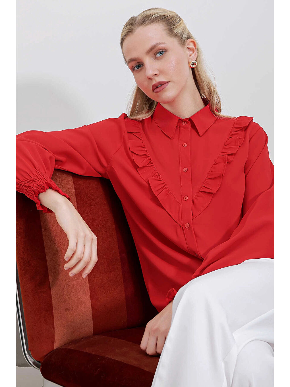 Kadın Kırmızı Fırfır Detaylı Uzun Kollu Gömlek HZL25W-BD1202231-2