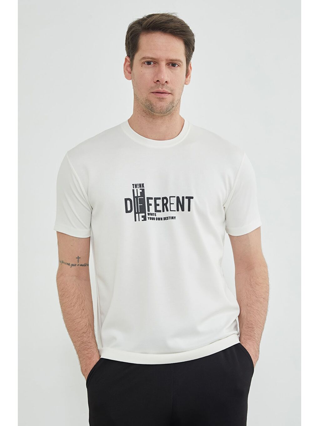 Ekru Think Different Baskılı Bisiklet Yaka Modal Tişört-3