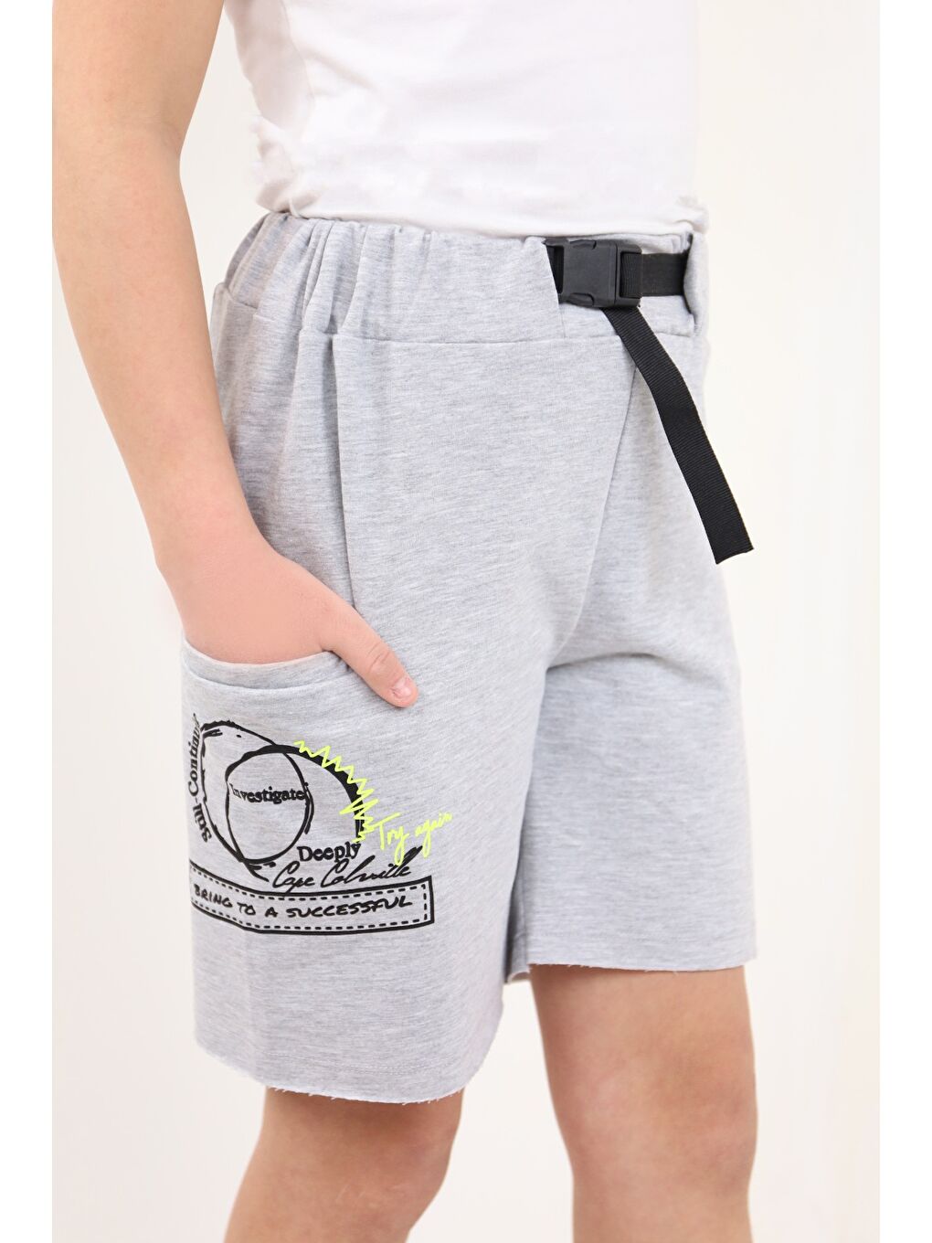 Gri Erkek Çocuk Toka Kemerli Try Again Baskılı Şort