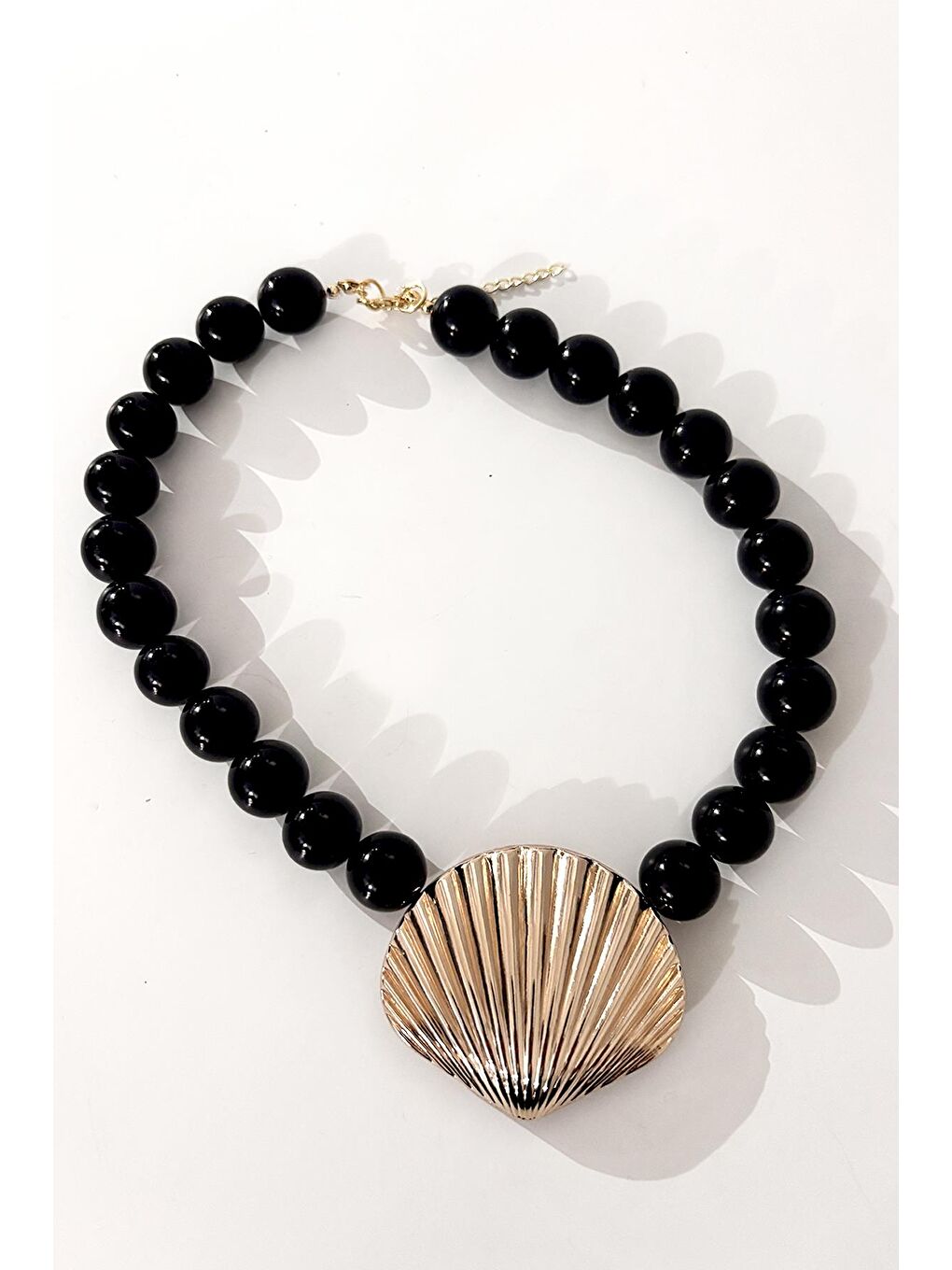Siyah İstridye Uçlu Büyük Boncuklu Kolye-2