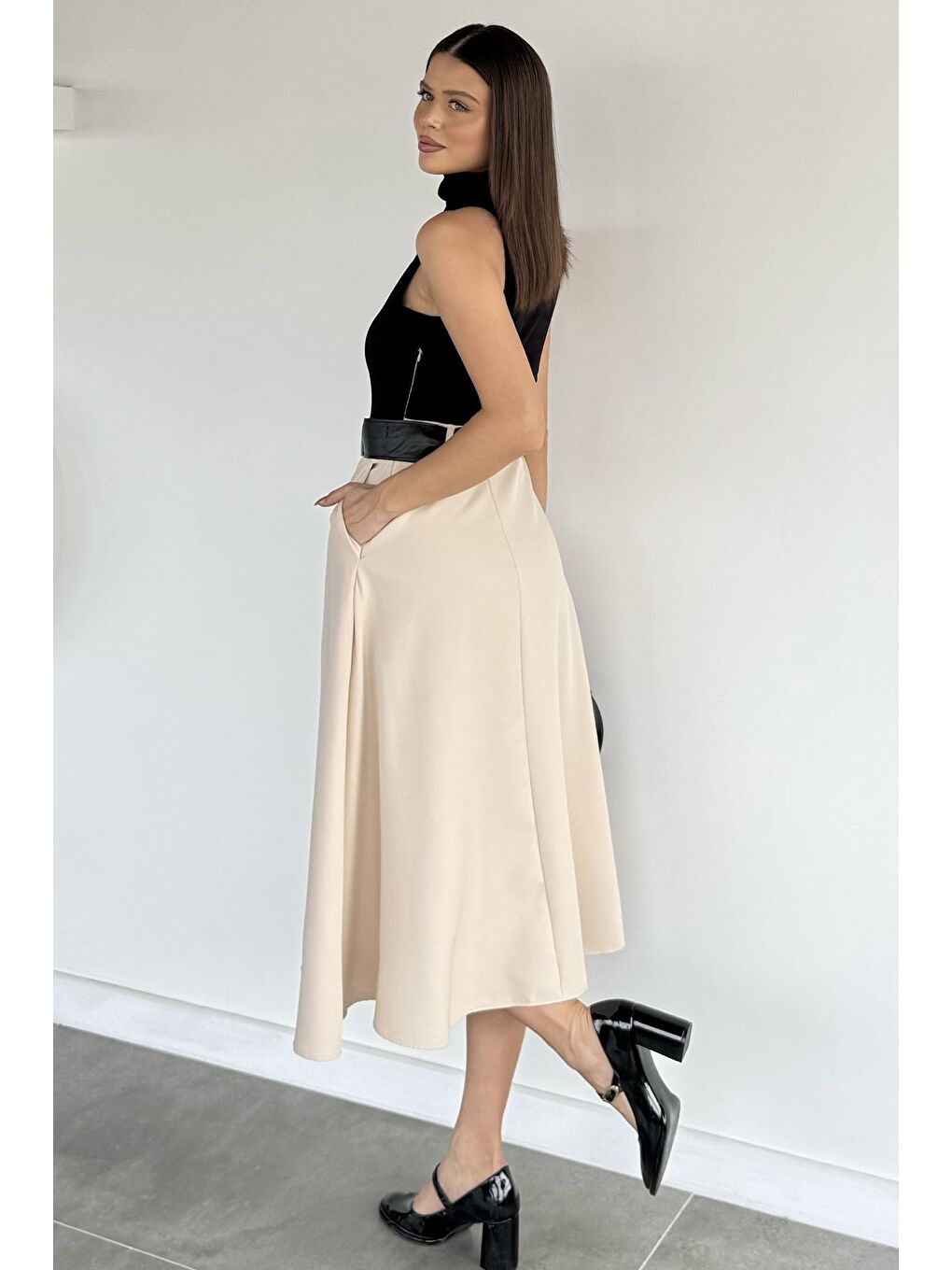 Siyah Kadın Balıkçı Yaka Çift Renkli Kemer Aksesuarlı Elbise-4